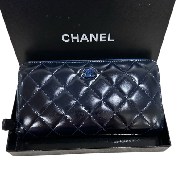 CHANEL CC Patent Leather Zippy Wallet Navy - Picture 1 of 6